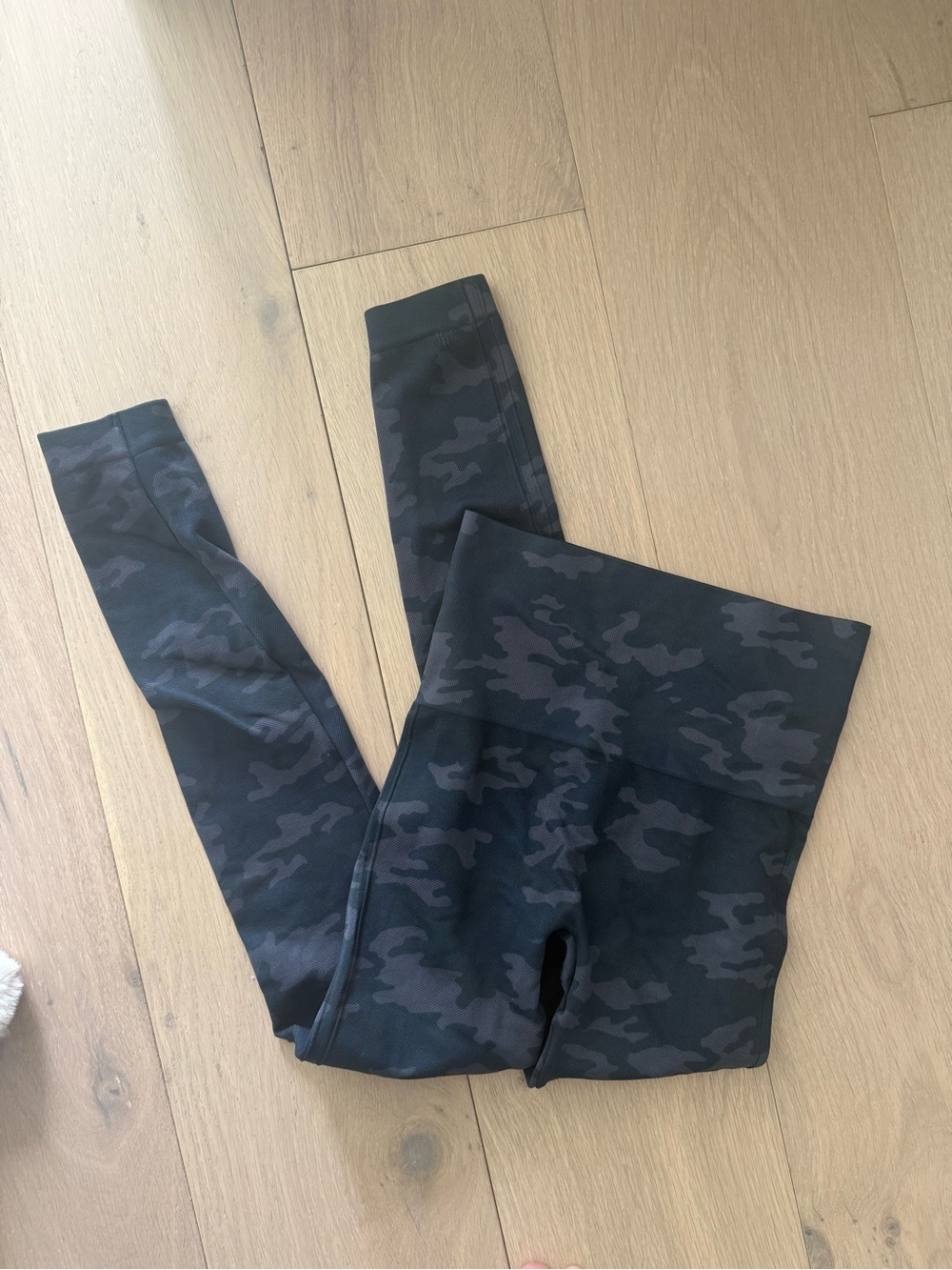 Spanx Black Camo Leggings - Small